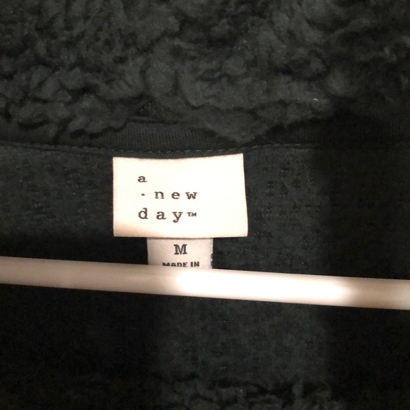 Green fluffy sweatshirt - Picture 3 of 3